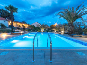 Modern apartment with large pool great sea view a sports court barbecue WiFI